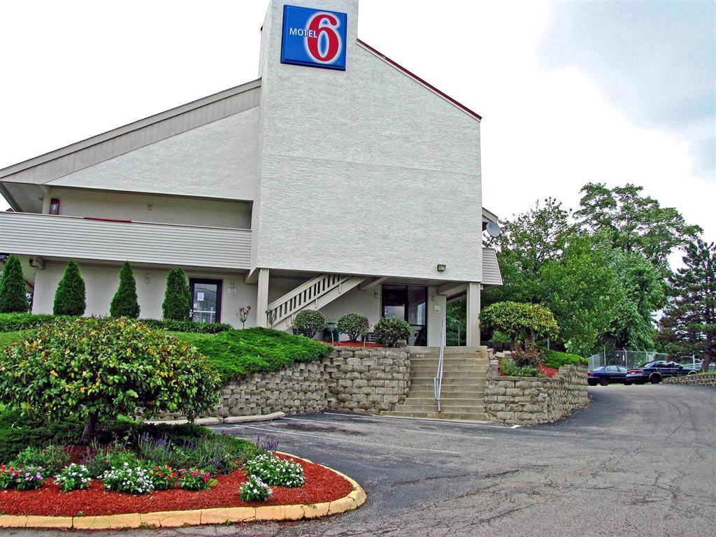 Days Inn By Wyndham Cincinnati I-71 Silverton Exterior photo